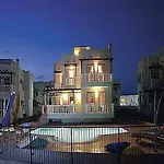 Turquoise מלון *