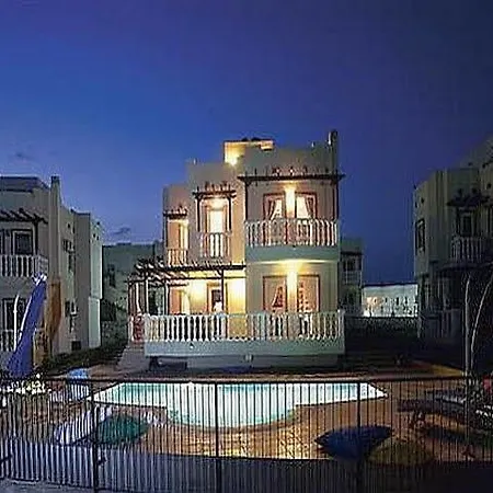 Turquoise Apartment *