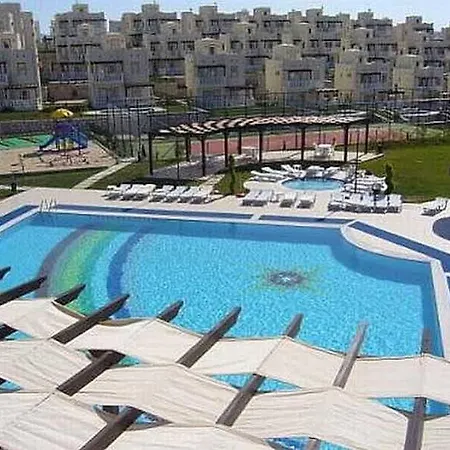 Turquoise Apartment *